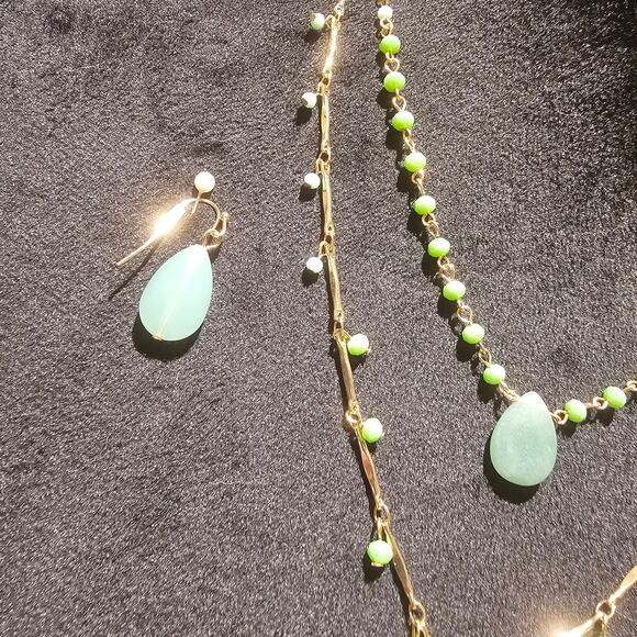 Gold Tone Green Stone Layered Necklace & Earring Set Boho Modern Jewelry - Picture 5 of 8